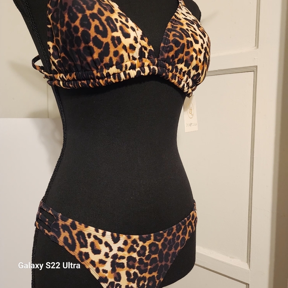 Swimsuit - Picture 3 of 14